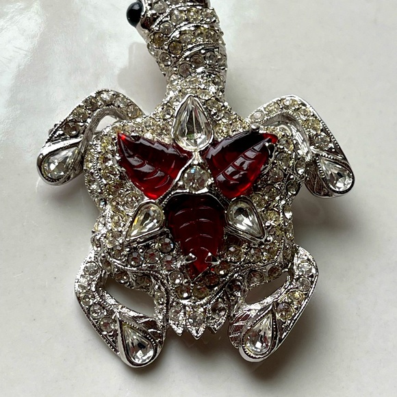 Signed Weinberg NY Red Molded Glass Rhinestone and Rhodium Figural Brooch - Picture 7 of 9